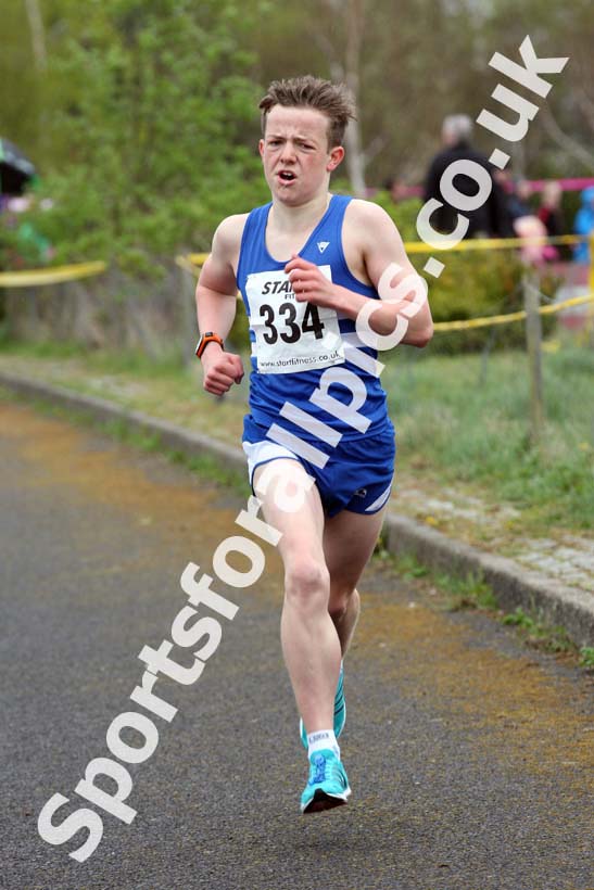 Boys and girls under-15s, Elswick Good Friday Road Races. Photo: David T. Hewitson/Sports for All Pics